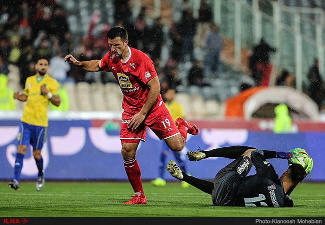 لیگ برتر فوتبال / دیدار پرسپولیس و صنعت نفت آبادان