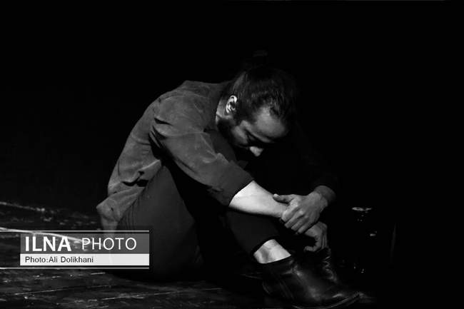 نمایش «رانده» جواد انصاری در تئاتر مستقل لور بندرعباس