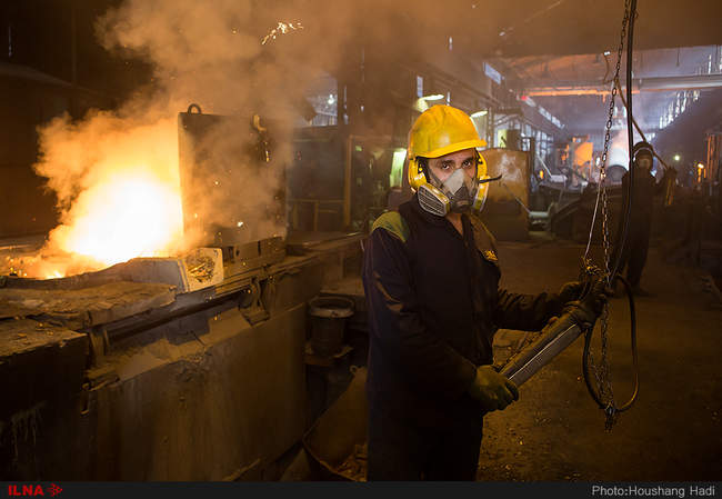 سایه های خمیده کارگران را دریابیم