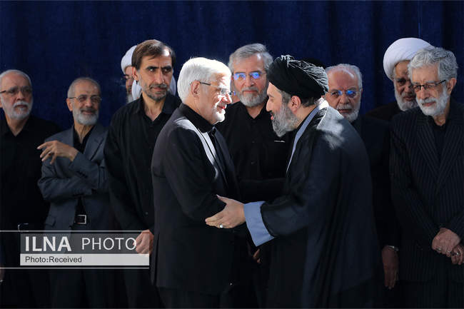اقامه نماز بر پیکر رهبر شهید انقلاب با حضور جمعی از مسئولان، کارگزار�