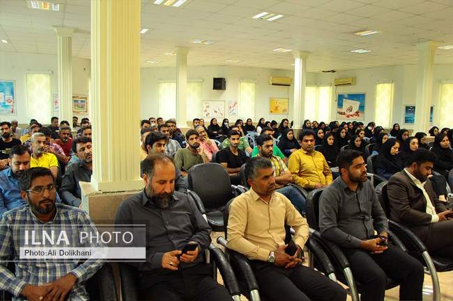 برگزاری مراسم گرامیداشت قانون تصویب کار در بندرعباس/ کارگران نمونه ت