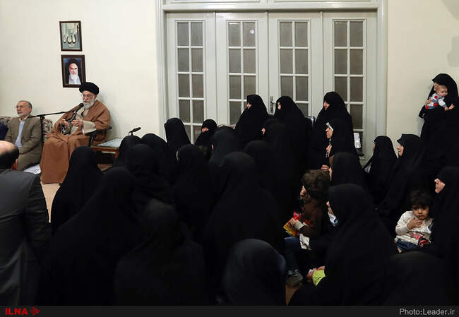دیدار رهبر انقلاب با تعدادی از خانواده‌های معظم شهیدان