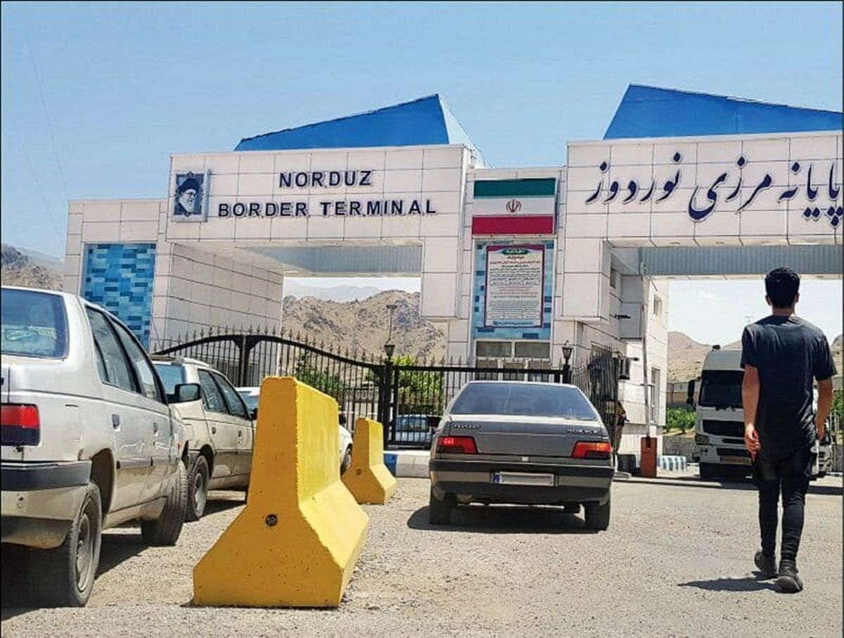 ورود ۱۸۰۰مسافر ایرانی به مرز ارمنستان فقط در ۴۸ ساعت/ مسافران بین ازدحام بیهوش می‌شوند/ استقرار آمبولانس برای رسیدگی به ایرانی‌ها 
