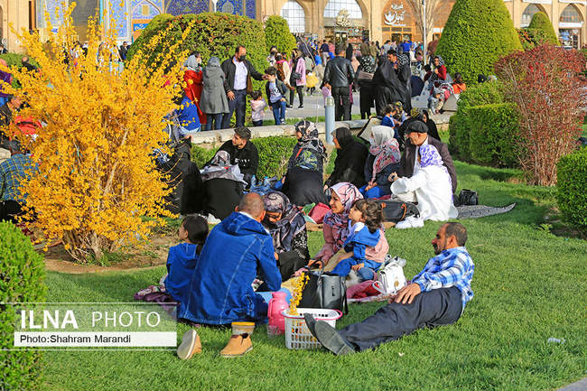  نقش جهان مملو از مسافران نوروزی