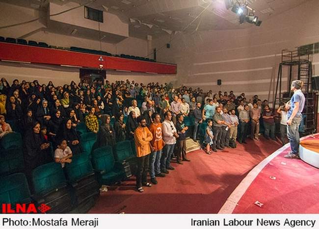 نمایش پاپانوئل و دست های یخ زده من به روی صحنه رفت