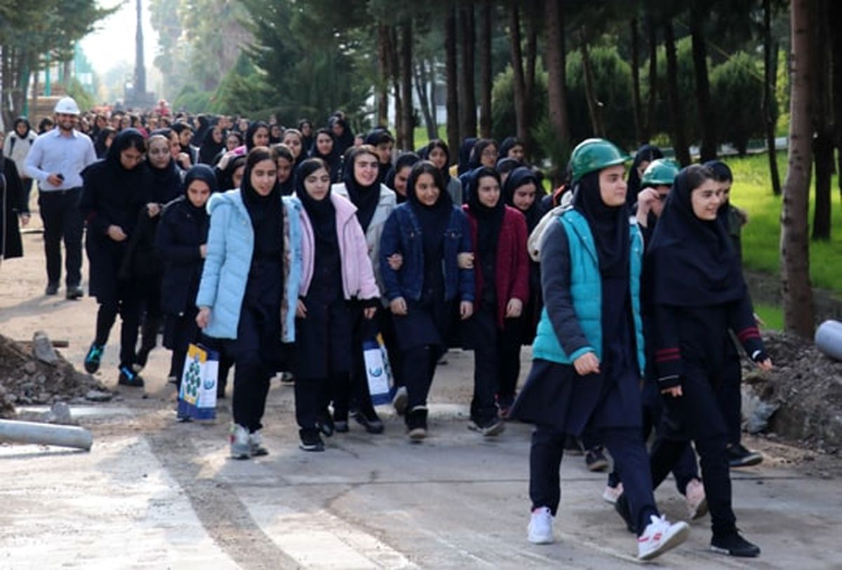  بازدید دانش آموزان مدرسه تیزهوشان گیلانی  از تصفیه خانه بزرگ آب استان 