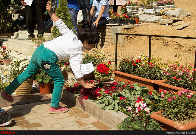 گزارش تصویری گردهمایی سینماگران بر مزار کیارستمی 