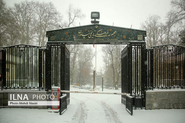 مجموعه فرهنگی-تاریخی نیاوران در یک روز برفی