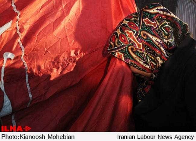 اهتزاز پرچم حرم حضرت ابوالفضل العباس(ع) در برج میلاد