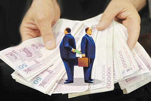 شستا متعلق به بیمهشدگان است نه دولت/ برانداختن خصولتیها با واگذاری شرکتها به مردم، دستی چدنی در دستکش مخملی است