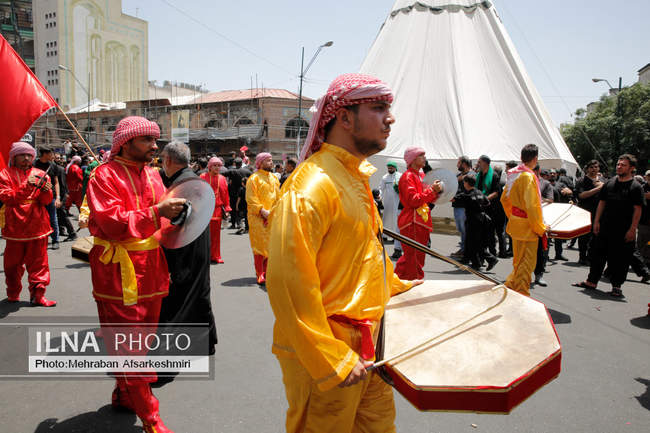 مراسم خیمه‌سوزان ظهر عاشورا در چهارراه گلوبندک تهران /2