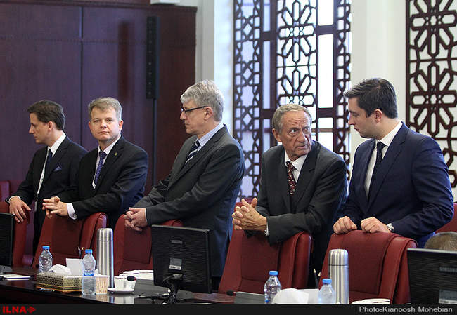 امضای تفاهمنامه همکاری میان وزرای اقتصاد ایران و لهستان