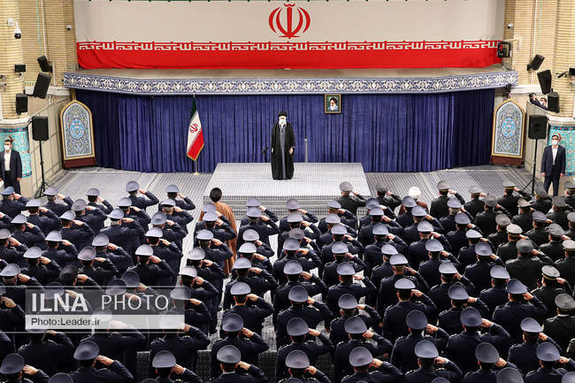 دیدار جمعی از فرماندهان نیروی هوایی و پدافند هوایی ارتش با رهبر انقل�