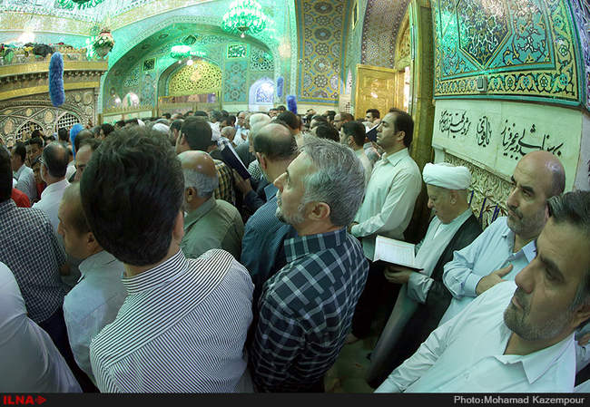 حضور آیت الله هاشمی رفسنجانی در حرم حضرت علی بن موسی الرضا (ع)