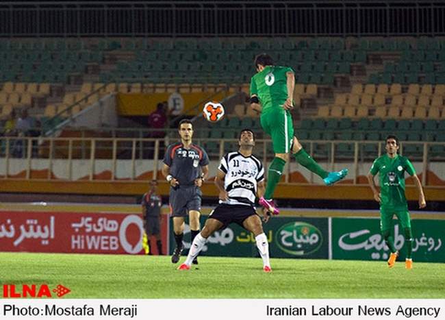 بازی فوتبال صبا قم و ذوب آهن اصفهان