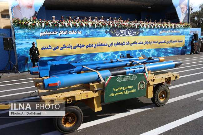 رژه نیروهای مسلح در کنار آب‌های نیلگون خلیج فارس