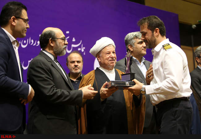 همایش تجلیل از دریانوردان، صنعتگران و کاپیتان‌های ناوگان حمل و نقل 