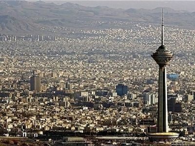 معرکه‌گیری خیابانی در پایتخت/عکس