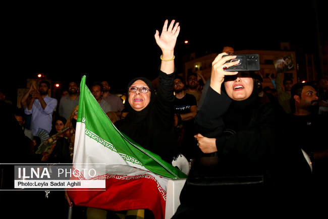 تماشای آخرین مناظره دو نامزد ریاست جمهوری در خیابان های تهران