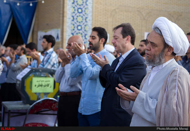 نماز عید سعید فطر در حرم حضرت معصومه (س) شهر قم/1