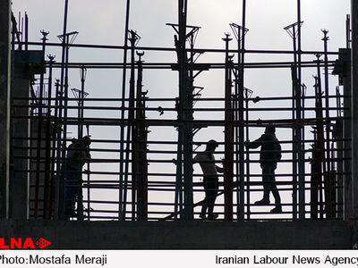  کارگران فلزکار منتظر تحویل مسکن مهر در پرند هستند