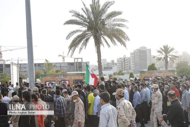 آیین تشییع و تدفین پیکر مطهر شهید گمنام در محوطه استانداری هرمزگان برگزار شد
