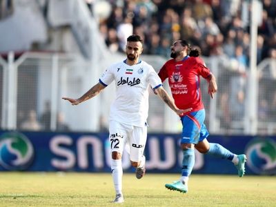 توقف آبی‌ها در قائمشهر؛ هدیه مطهری به پرسپولیس