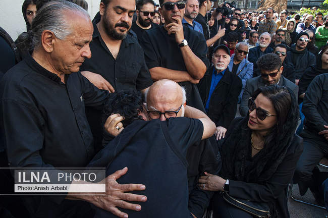 مراسم تشییع پیکر رضا داودنژاد در خانه سینما