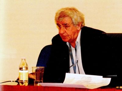 کارگزاران «نوبل» نادان‌تر یا ترسوتر از آن‌ هستند که به یک نویسنده ایرانی جایزه بدهند