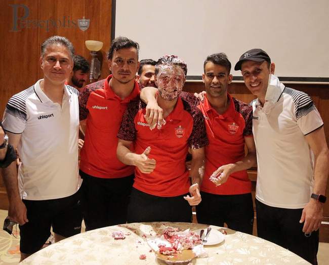 گزارش تصویری از جشن تولد سیامک نعمتی در اردو پرسپولیس