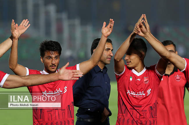 دیدار تیمهای فوتبال پرسپولیس تهران و ذوب آهن اصفهان