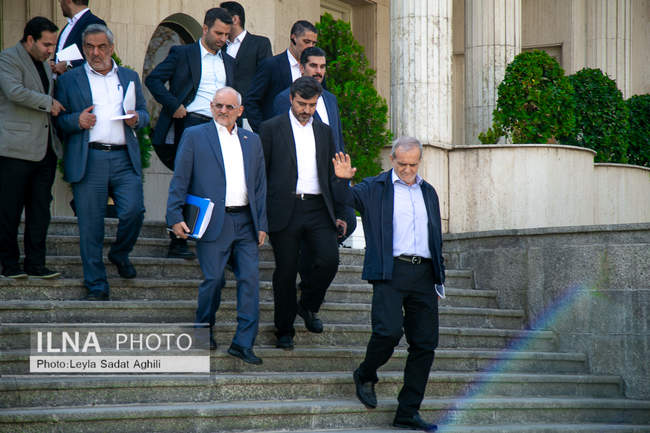 حاشیه جلسه هیات دولت - ۷ آبان