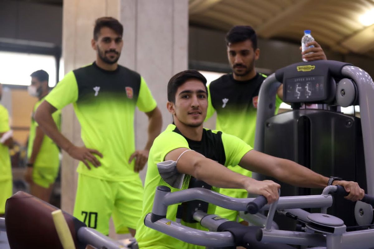 شاگردان رضا مهاجری وزنه زدند