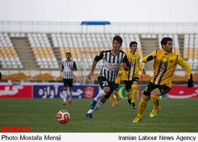 بازی صبای قم و سپاهان اصفهان در ورزشگاه یادگار امام شهر قم