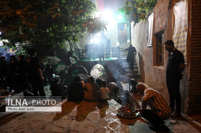 آیین عزاداری شب عاشورا در حسینیه تاریخی تکیه شش ناو تفرش