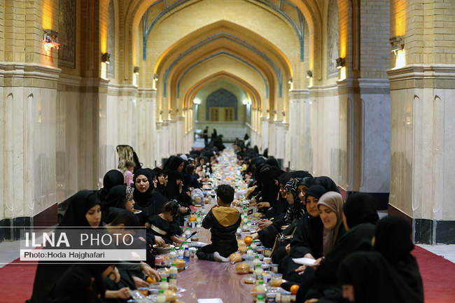 برپایی سفره افطاری و احیای لیالی قدر در نجف 