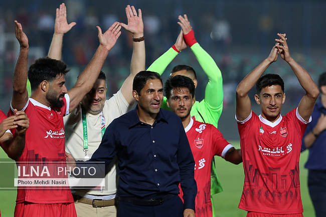 دیدار تیمهای فوتبال پرسپولیس تهران و ذوب آهن اصفهان