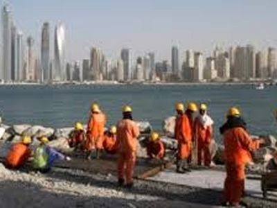 ریزش ٣۵ درصدی قیمت مسکن در دبی/ بازار ایران با ثبات ماند