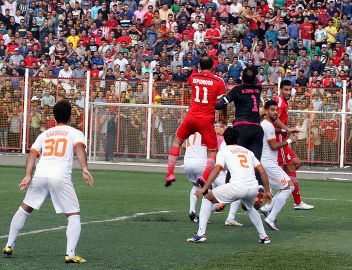 جاسوس پرسپولیسی نظاره گر دیدار بادران - ماشین سازی (عکس)