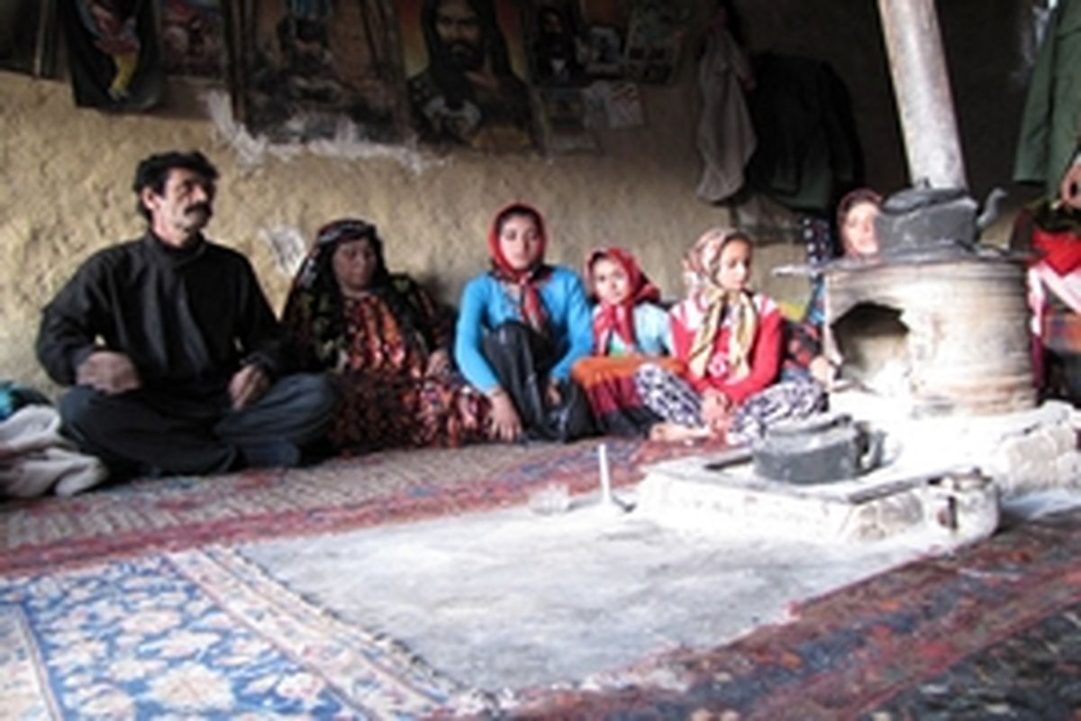 کودکان روستای " چشمه مار " همچنان در بی سوادی به سر می برند
