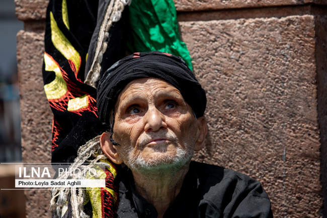 مراسم خیمه‌سوزان ظهر عاشورا در چهارراه گلوبندک تهران/1