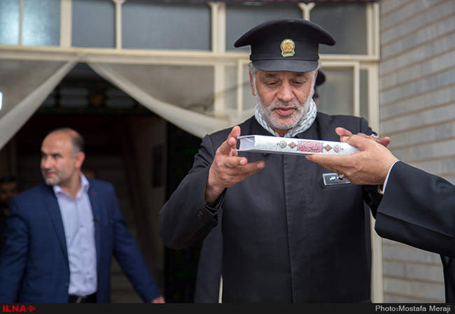 اهداء پرچم حرم امام رضا (ع) به موکب های مستقر در مهران