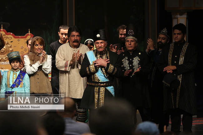 نمایش «باغ شب‌نمای ما» به کارگردانی هادی مرزبان