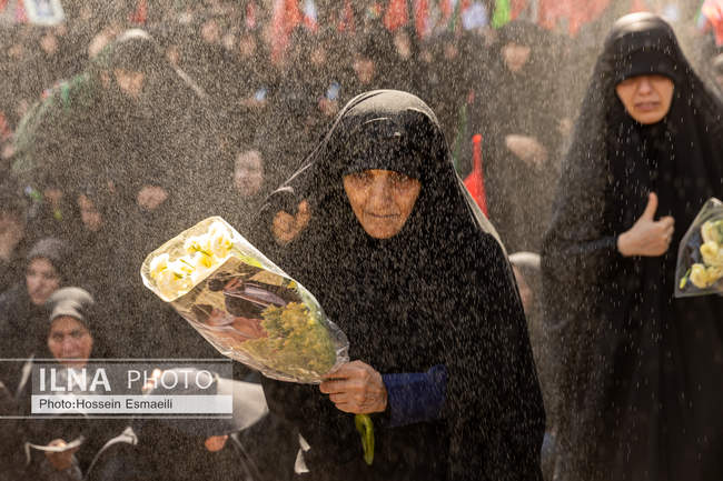 اقامه نماز بر پیکر رهبر شهید انقلاب در مصلای تهران/ 8