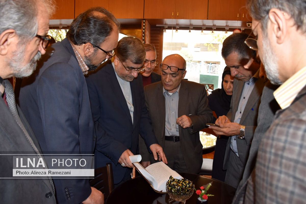 بازدید مسجدجامعی از قدیمی‌ترین دکه کتابفروشی تهران/جنتی به چشمه رفت/صالحی به کتابفروشی‌های قم سر زد