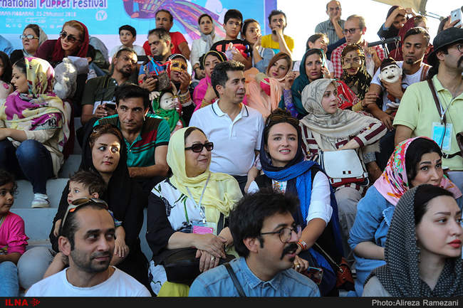 شادپیمایی عروسک‌ها در بوستان آب و آتش 