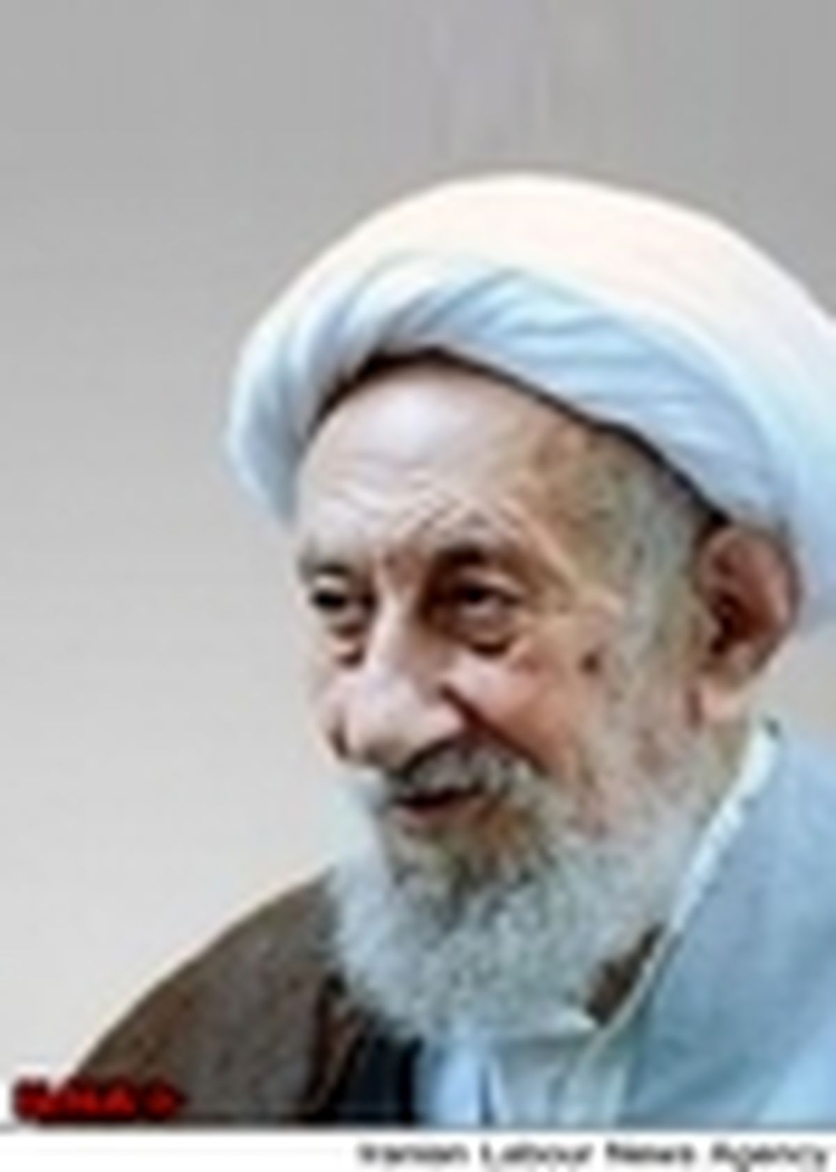 پیکر آیت‌الله انصاری شیرازی تشییع و به خاک سپرده شد