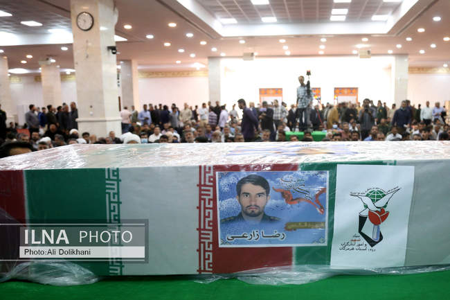 پیکر مقدس شهید مدافع حرم، رضا زارعی در بندرعباس تشییع شد