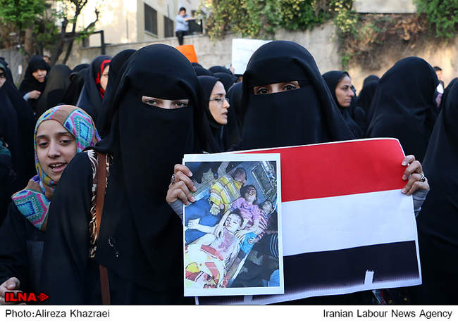 تجمع دانشجویان بسیجی مقابل سفارت عربستان