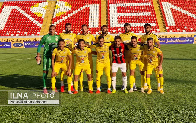 دیدار تیمهای فوتبال  پدیده مشهد و فجر شهید سپاسی شیراز